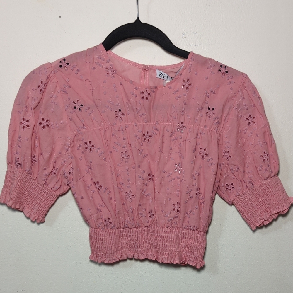 Zara Embroidered Eyelet Puff Sleeve Smocked Cropped Blouse Pink NEW Size XS - Picture 1 of 7